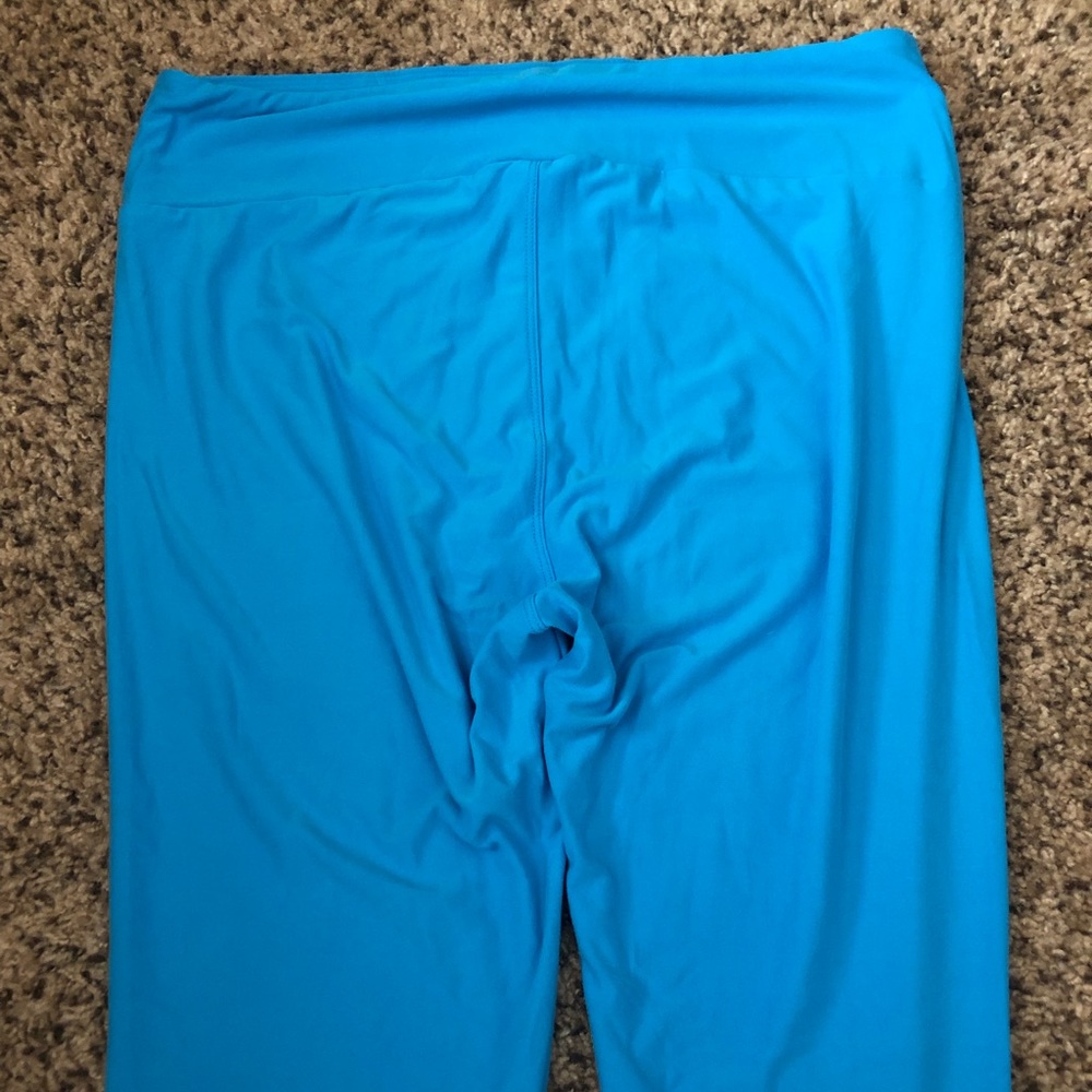 EUC Women’s LuLaRoe Tall & Curvy Leggings - Picture 4 of 5